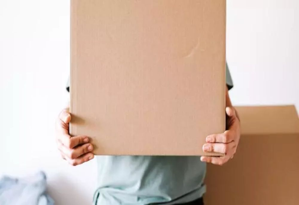 ANAF atacă la pachet. Zecii de mii de români care au trimis colete ramburs sunt pe LISTELE NEGRE