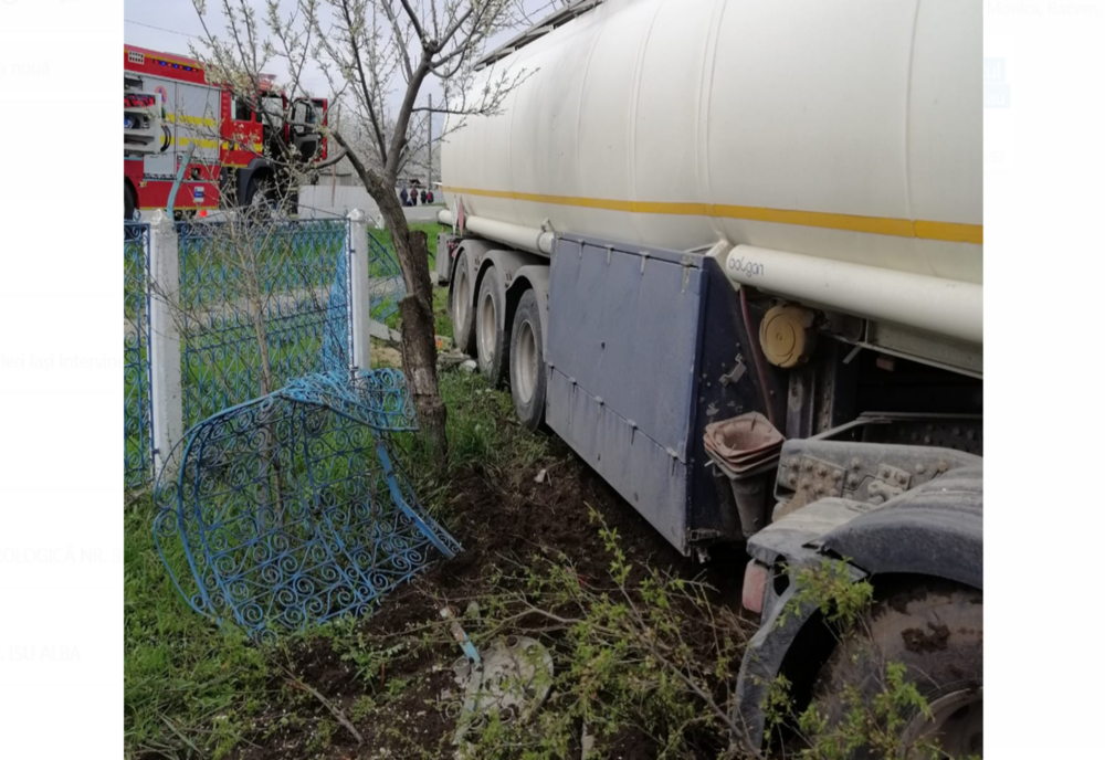 A ajuns cu autocisterna în curtea unei gospodării. Ce au mai descoperit pompierii ajunși la fața locului