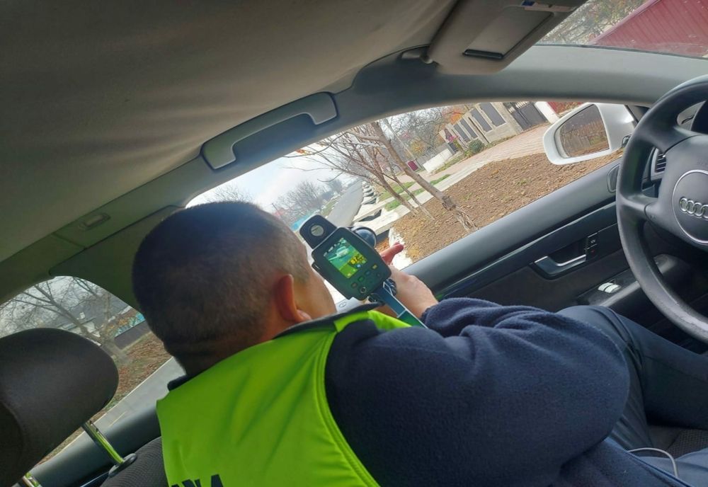 Ce au descoperit polițiștii după ce au oprit un autoturism care mergea cu viteză