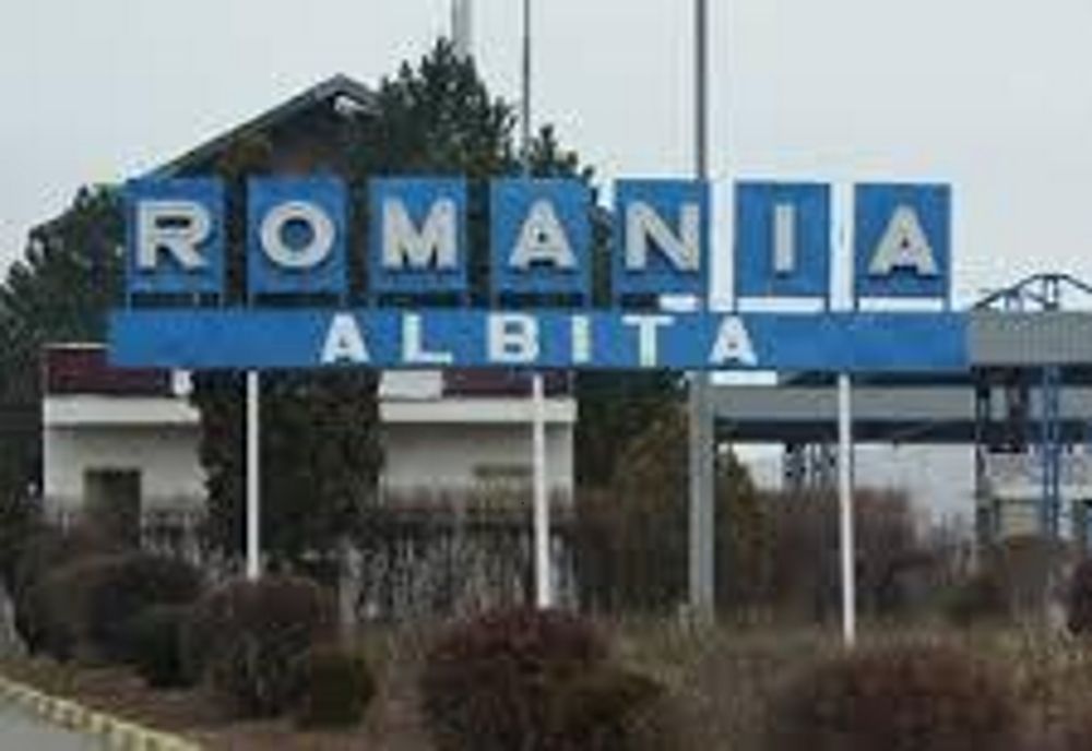 10 telefoane nedeclarate ascunse în bagaje, confiscate la frontieră