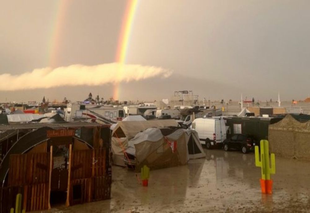 Tragedie la un celebru festival american: un deces și zeci de mii de oameni blocați în noroi