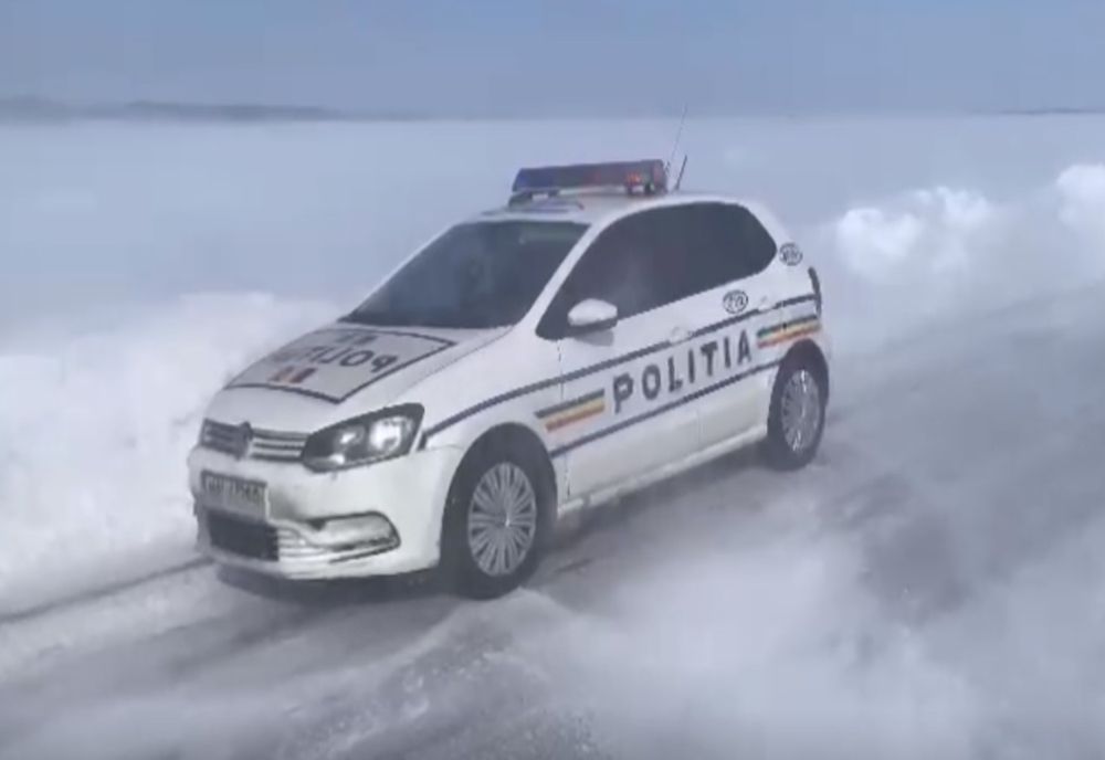 Ninsorile dau peste cap traficul! Drumuri importante acoperite de zăpadă. Avertismentul Poliției pentru șoferi