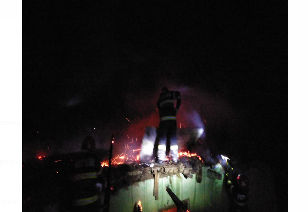 Tragedie în Coșca, Ivănești: Incendiu devastator într-o locuință, bărbat nevăzător de 87 de ani găsit carbonizat