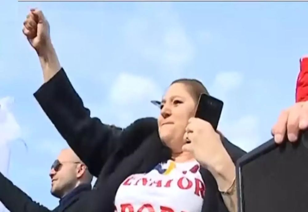 Protestul organizat de apropiații Dianei Șoșoacă, în fața Parlamentului, fără succes: Un singur camion este prezent