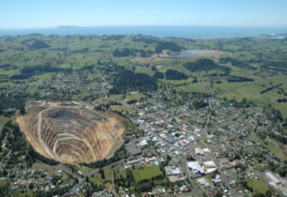 Cine sunt păpușarii care au tras sforile la Roșia Montană