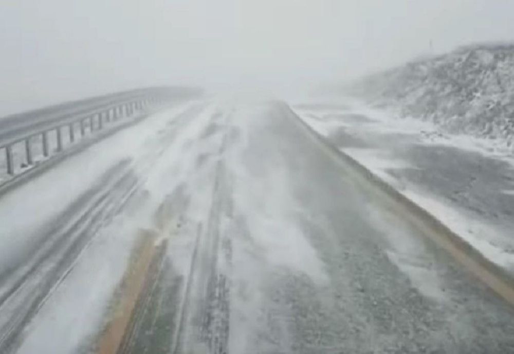 Ninsorile dau peste cap traficul în Argeș: Probleme majore pe DN 7 și DN 73C