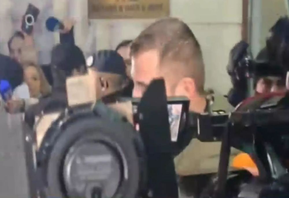 VIDEO: ECHIPA REALITATEA PLUS, AMENINȚATĂ CU BĂTAIA DE TELEVIZIUNEA SISTEMULUI