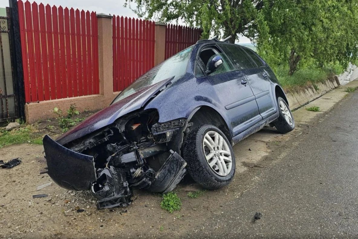 Accident grav în Vaslui: Șase oameni, printre care trei copii, au ajuns la spital după ce o mașină s-a izbit violent de un cap de pod