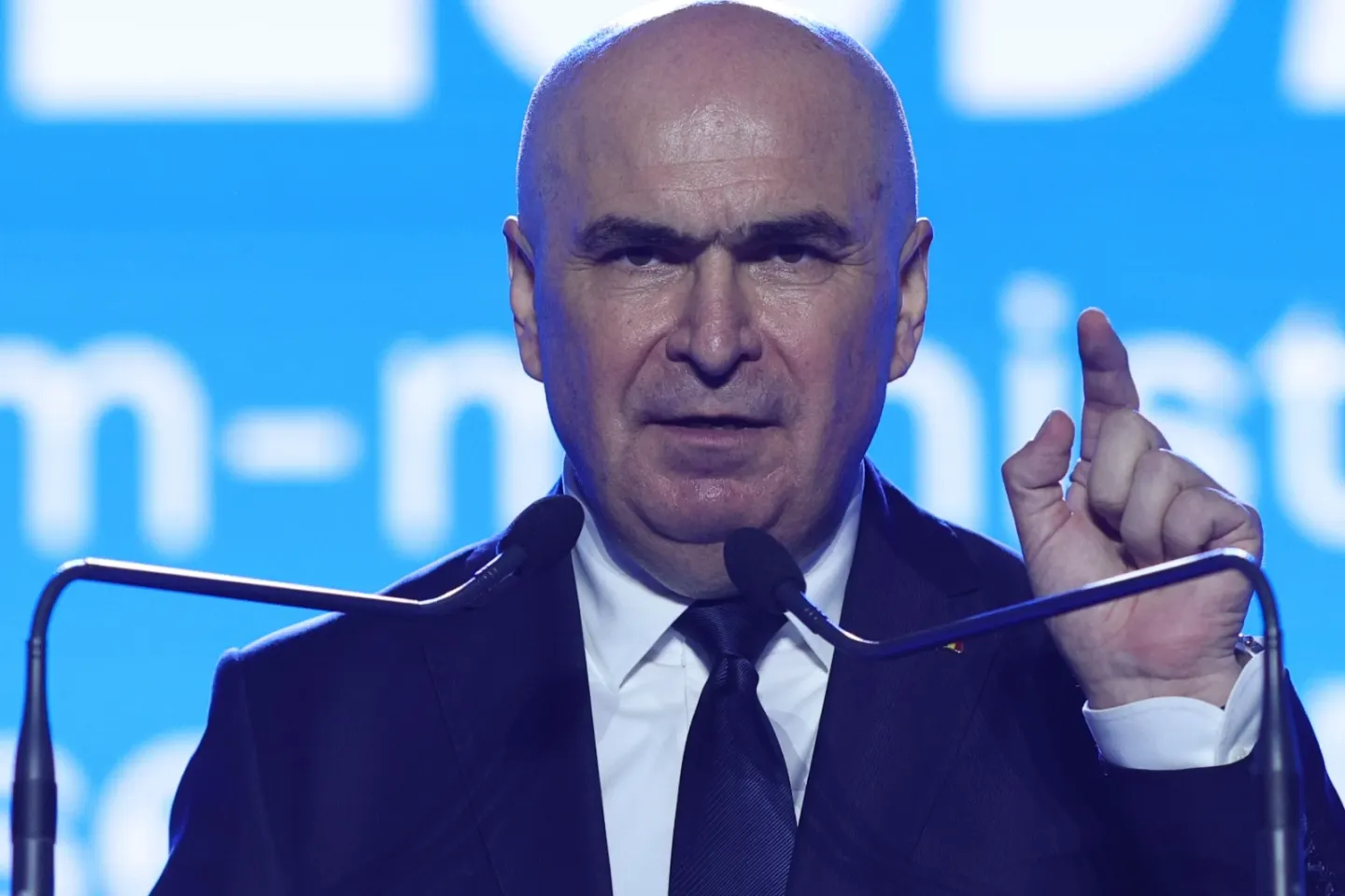 Se ieftinesc carburanții? Ilie Bolojan spune când ar putea începe scăderea prețurilor