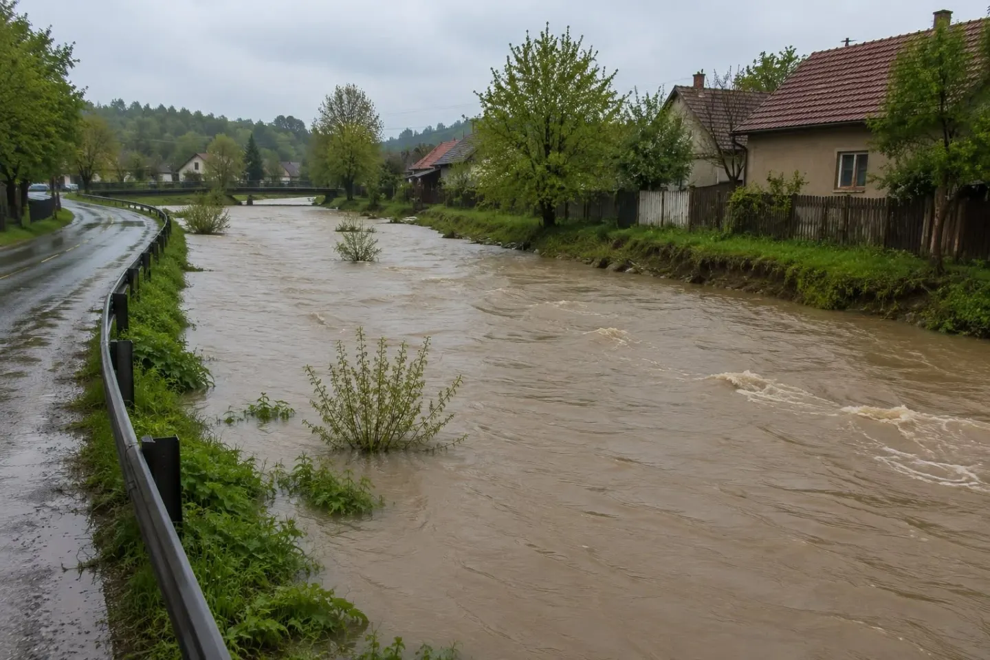 Cod galben de inundații pe râuri din mai multe județe. Hidrologii avertizează asupra viiturilor rapide și depășirii cotelor de atenție