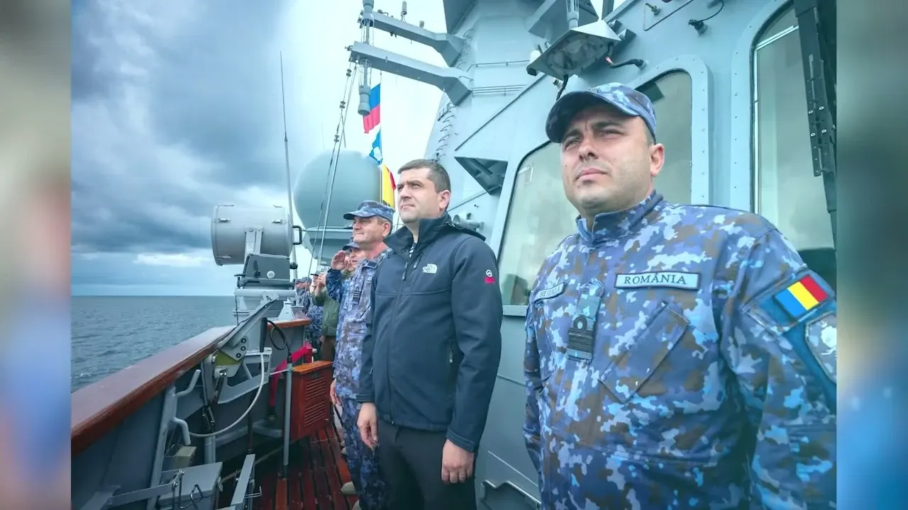 De la tricou și blugi, Radu Miruță a trecut la costum de marinar