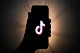 Val de reacții după atacul de la Cluj: Raluca Turcan vrea blocarea TikTok pentru răspândire de fake news