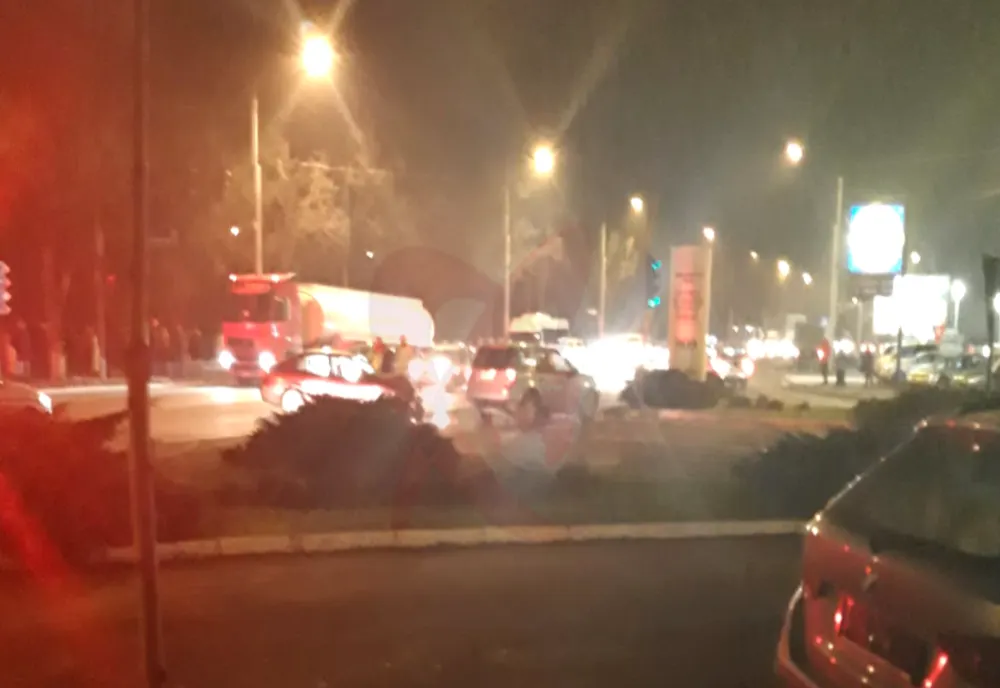 Accident în zona Grădină din Bârlad: tamponare între două autoturisme - VIDEO