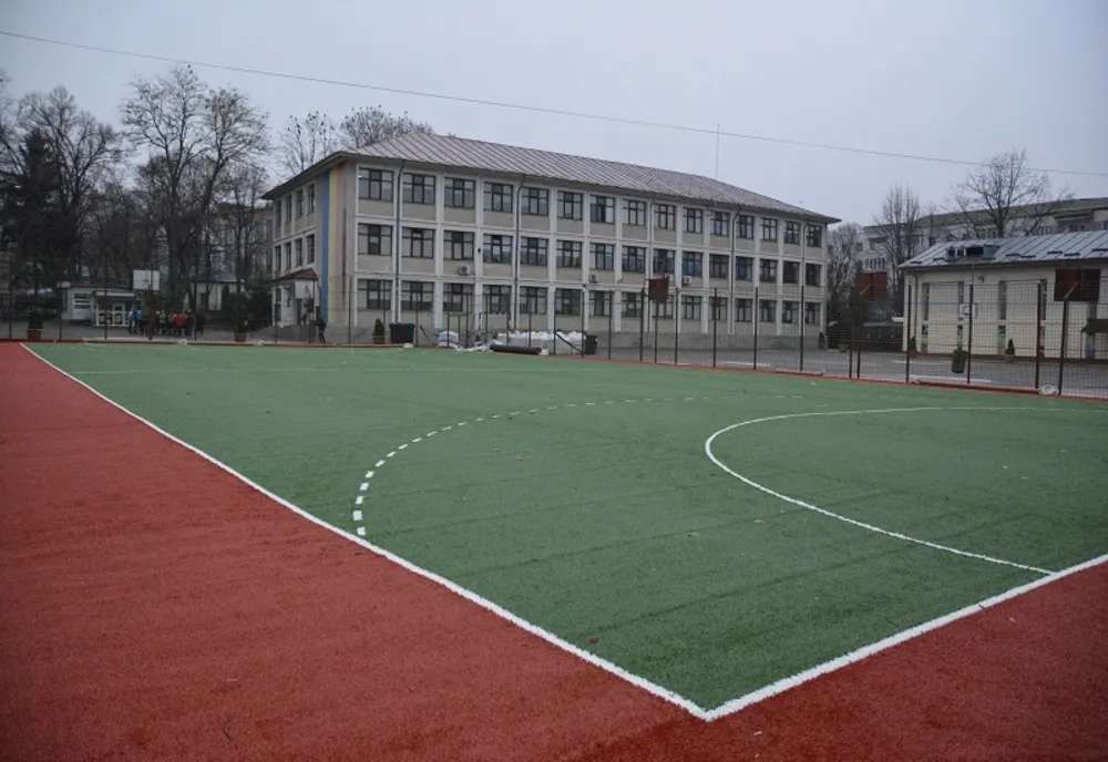 Școlile din municipiul Vaslui, dotate cu terenuri sintetice