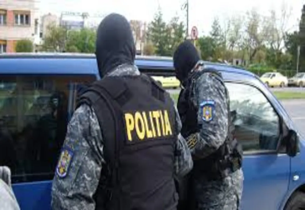 4 tineri din județul Neamț reținuți de polițiști după fapte cu violență în Todirești