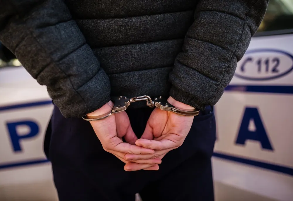 Tâlhărie în centrul Bârladului: un individ i-a smuls telefonul din mână unui minor!
