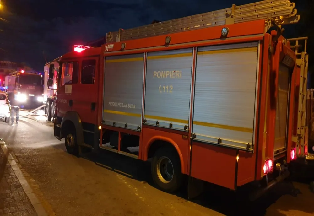 Bârlad: balcon în flăcări din cauza unei petarde
