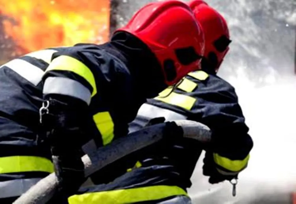 O cafetieră lăsată în priză, cauza unui incendiu izbucnit la o locuință din Bârlad