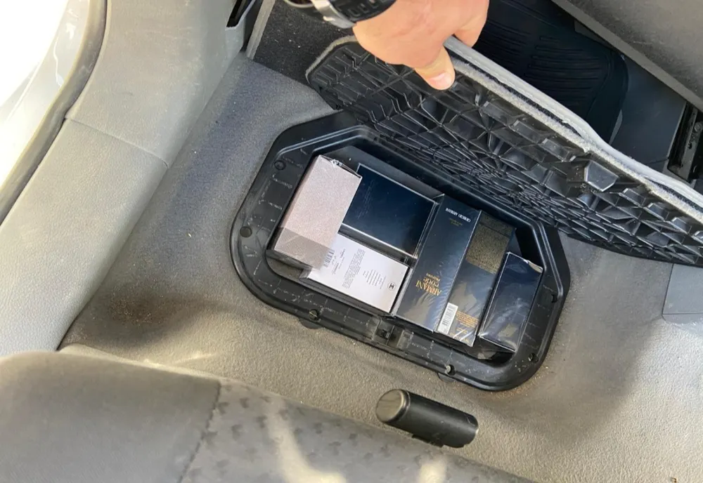 Parfumuri contrafăcute, confiscate la frontieră