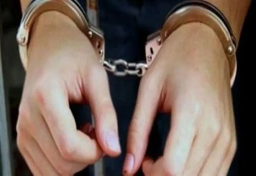 Bărbat din Zorleni arestat după ce și-a bătut concubina și i-a distrus bunurile din casă