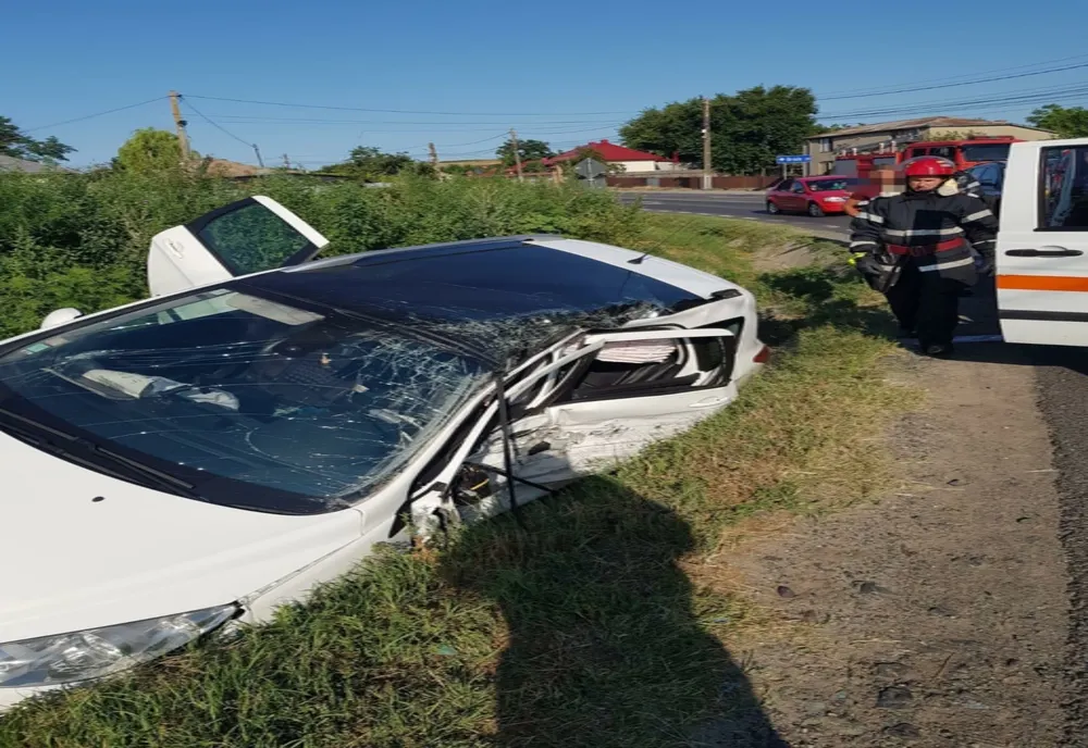 FOTO Accident grav pe DN22. Patru victime