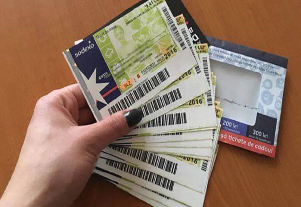Românii care se vaccinează împotriva COVID-19 vor primi bonuri de masă de 100 de lei