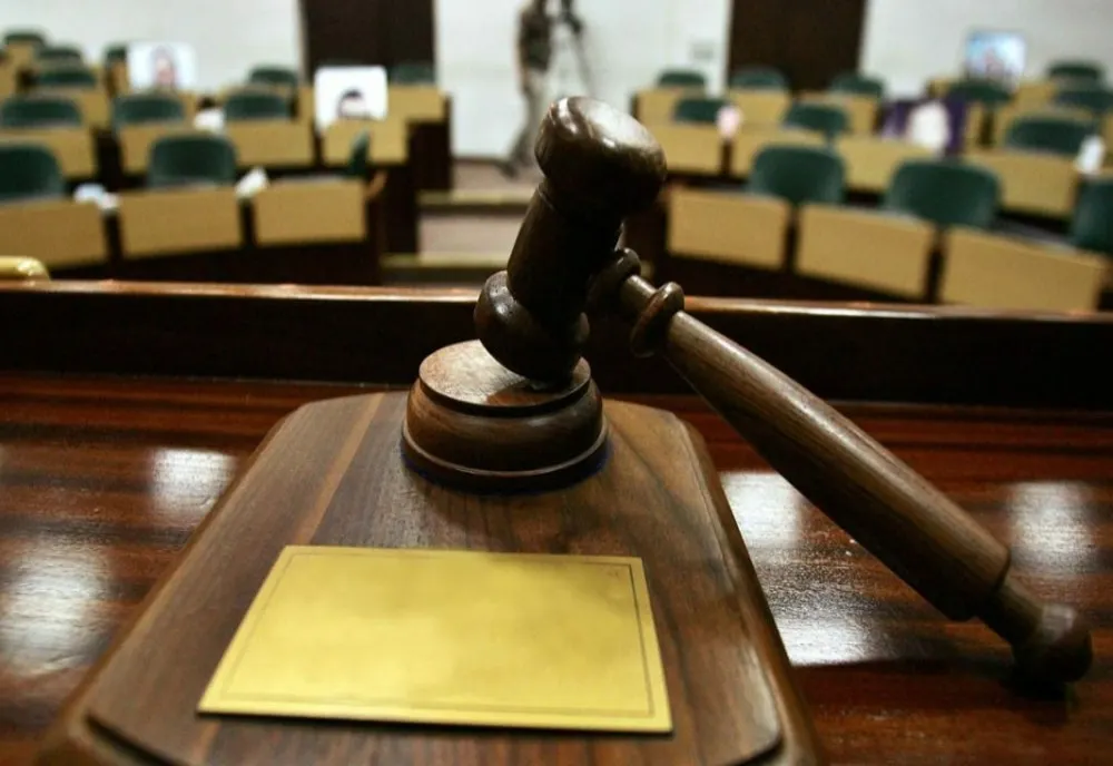 Control judiciar pentru doi scandalagii din Bârlad