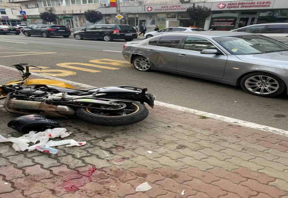 Bârlad. Motociclist izbit de un autoturism 