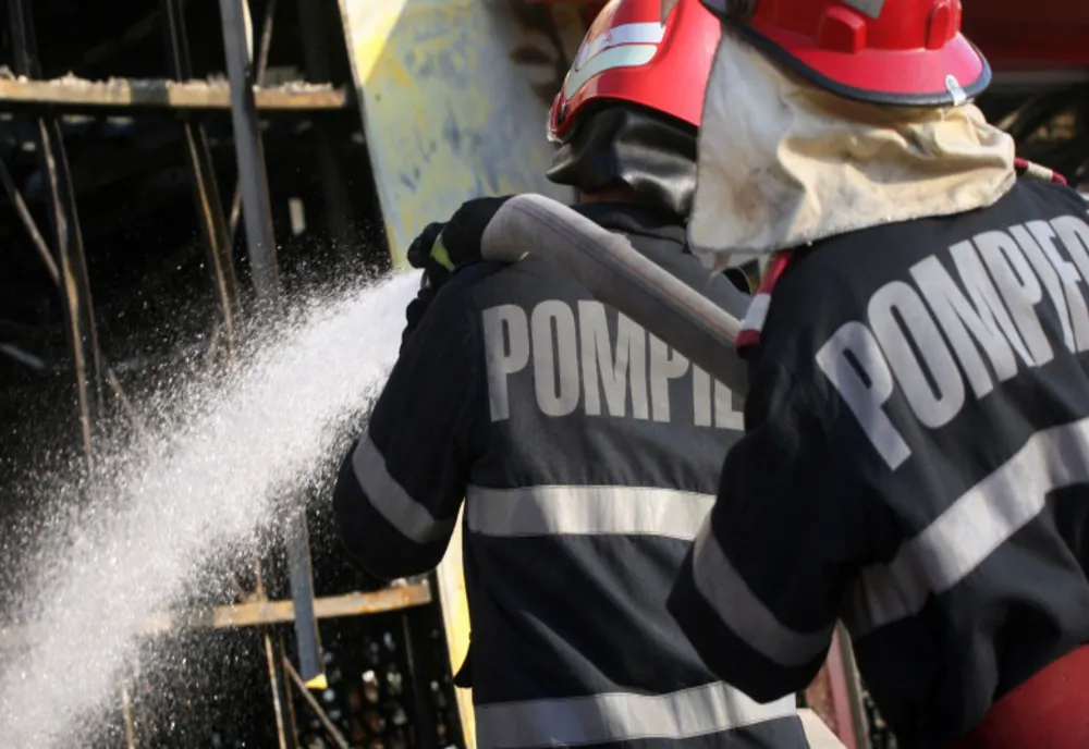 Incendiu în Huși! Un bărbat a suferit arsuri