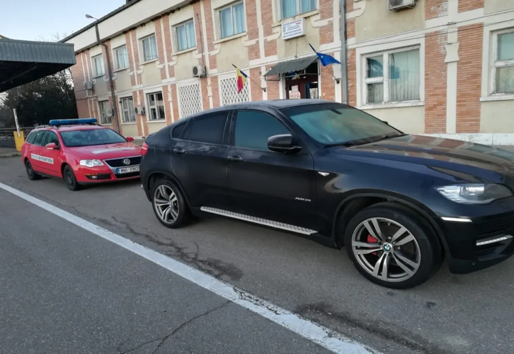 Autoturism căutat de autorităţile din Italia, oprit la Albița