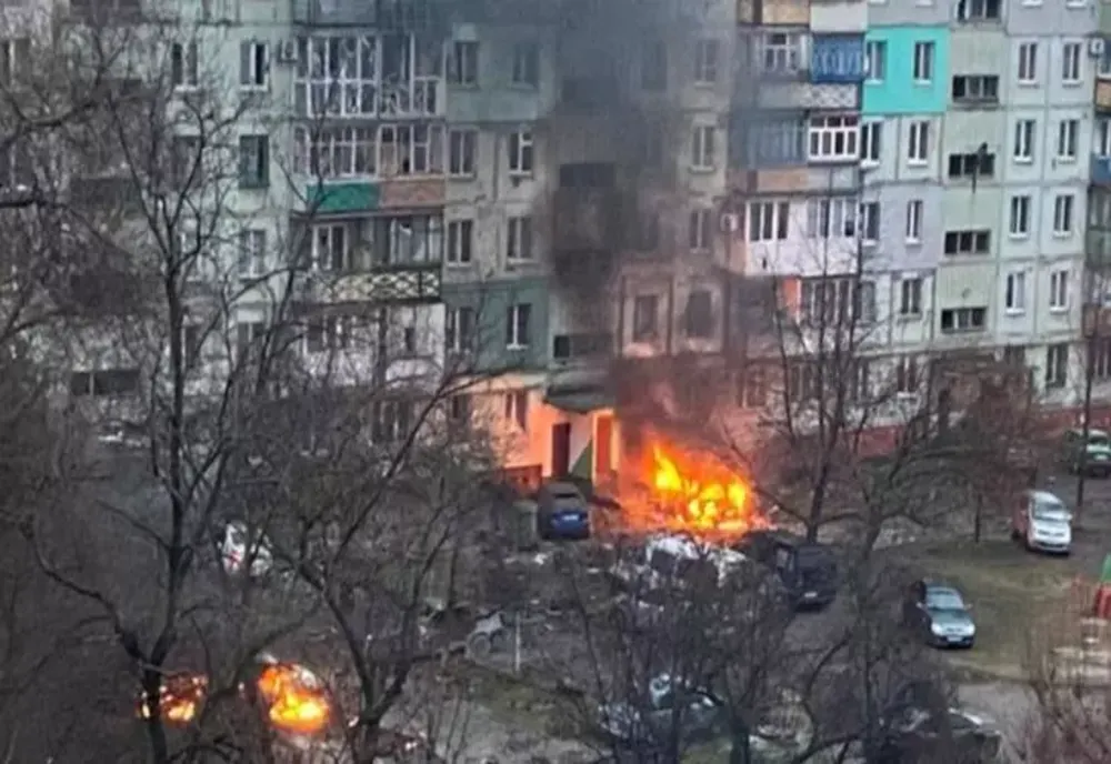 Viceprimarul din Mariupol: „Nu mai există nicio clădire întreagă în oraș. Oamenii beau apă din bălți”