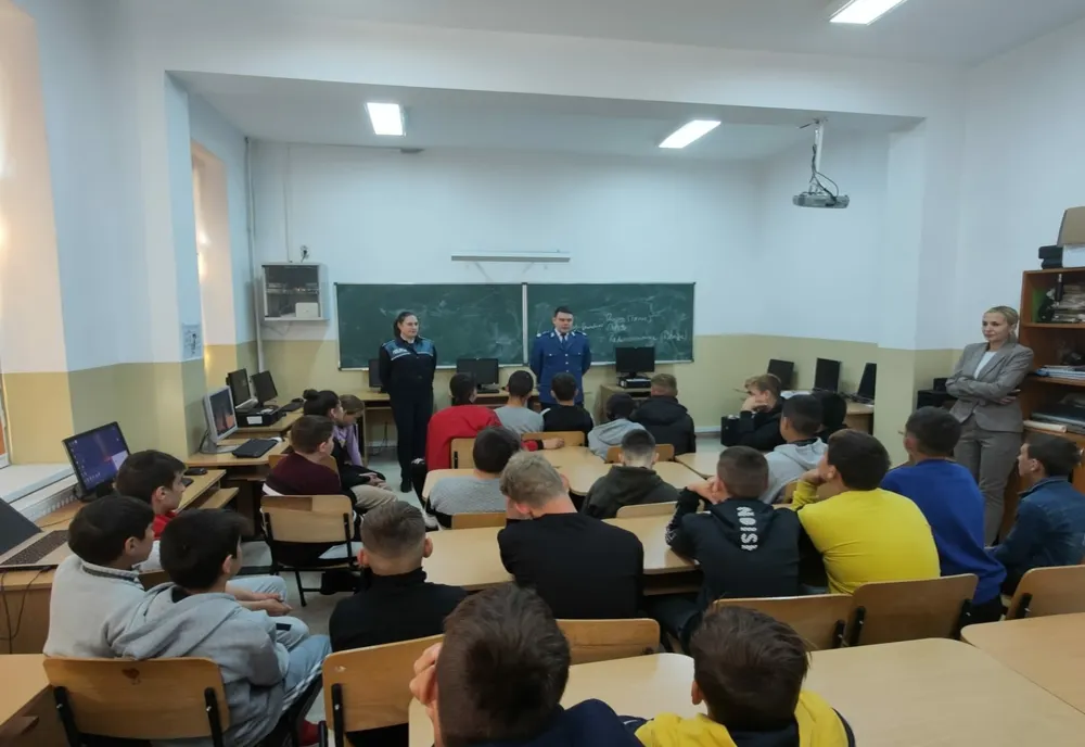 Activități preventive desfășurate de jandarmii vasluieni la Școala Gimnazială din localitatea Ștefan cel Mare