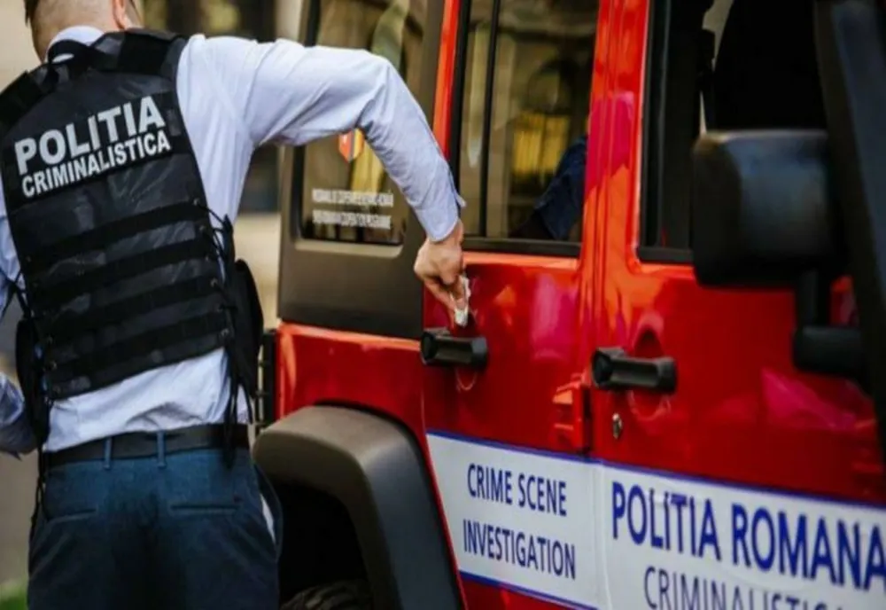 Doi soți, găsiți spânzurați în curtea casei. Soţul ar fi omorât-o pe femeie, doi copii au rămas orfani 