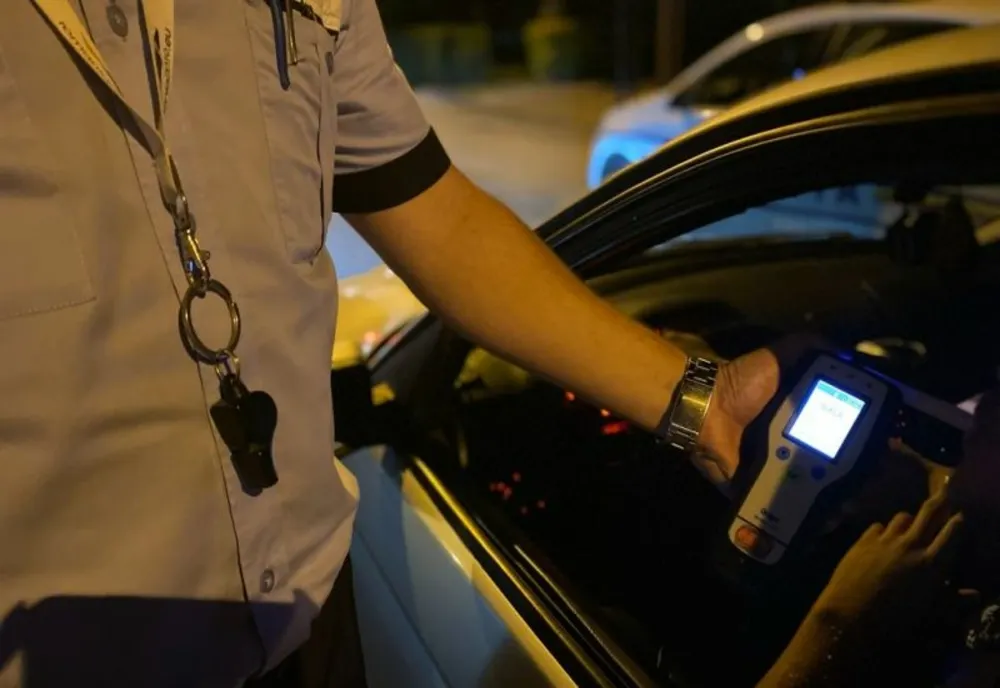 Un bărbat a fost prins de polițiști aproape de comă alcoolică la volan
