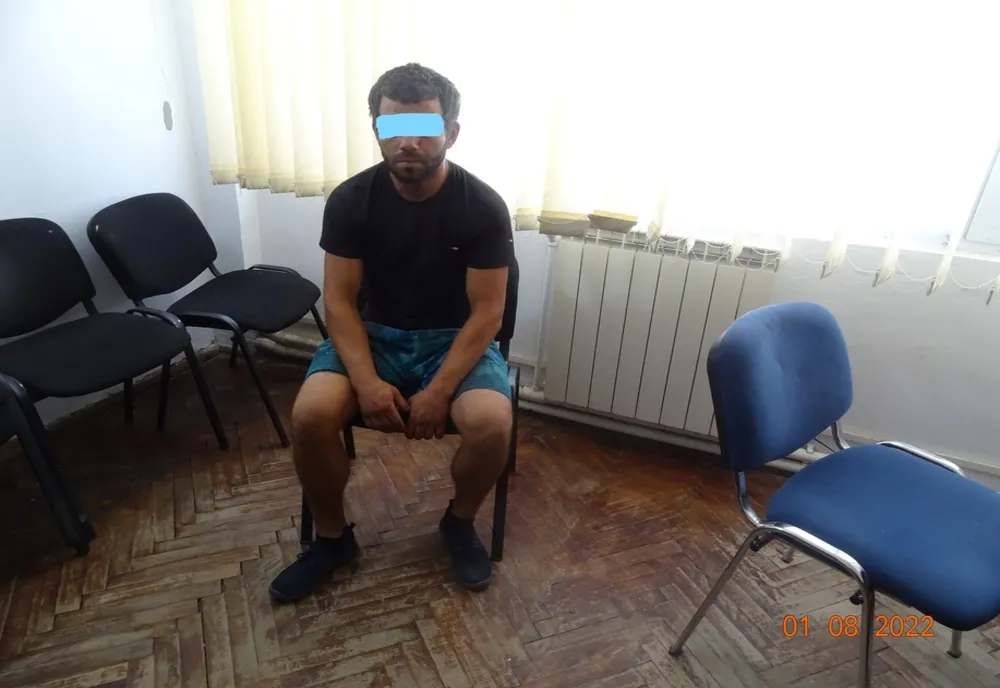 Scene desprinse dintr-un film porno, în văzul tuturor în Piața din Bârlad. Protagoniștii, două persoane fără adăpost