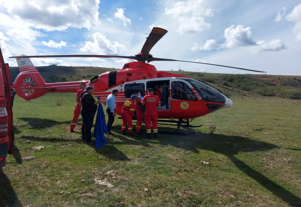 Un copil de 4 ani din Dragomirești dus cu elicopterul la Iași după ce s-a electrocutat