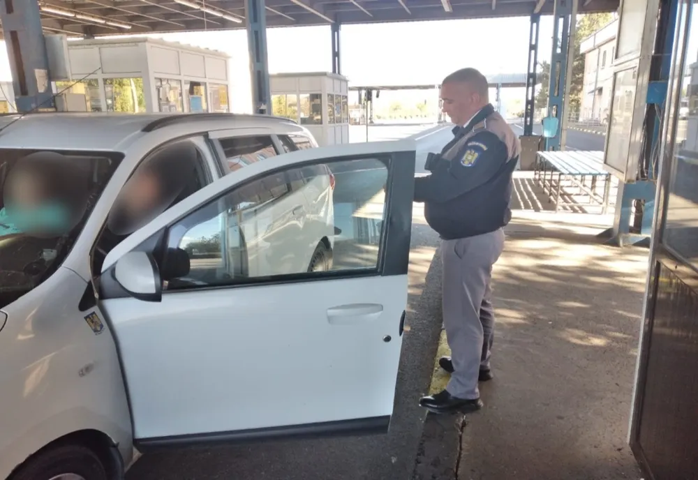 Autovehicul radiat din circulaţie, cu număr fals de înmatriculare, descoperit în trafic
