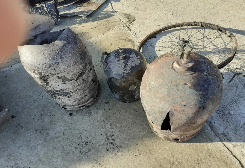 Mai multe butelii au explodat într-un incendiu din cartierul Podeni