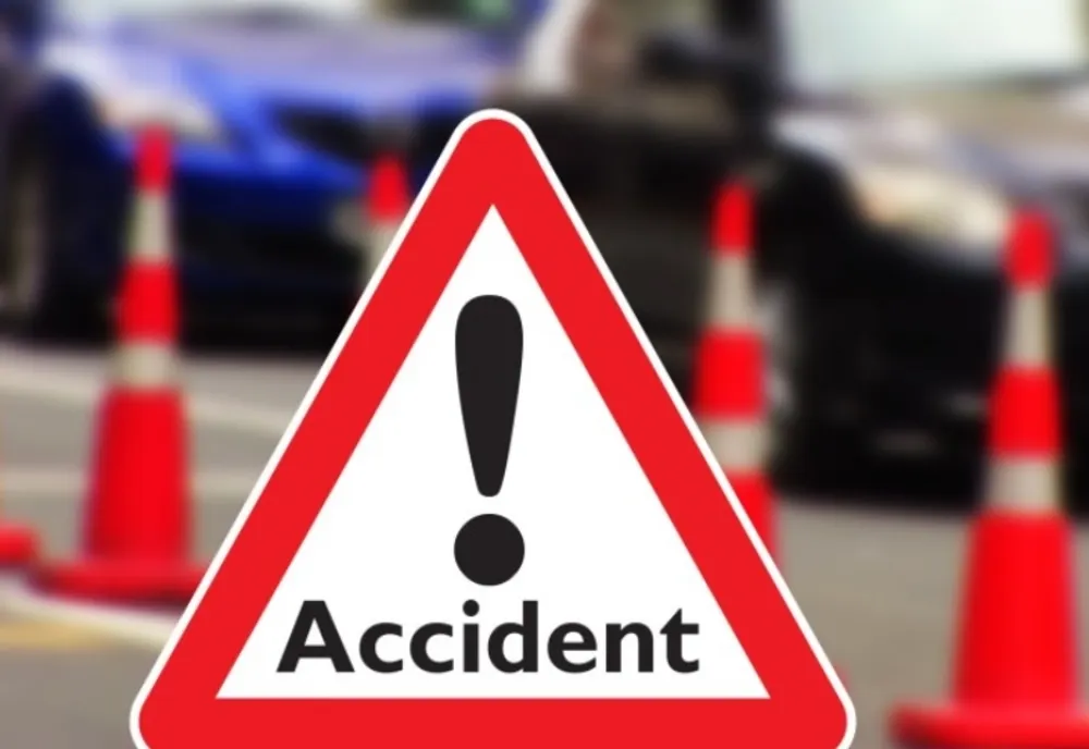 Trafic oprit din cauza unei cisterne care s-a răsturnat între Huși și Albița