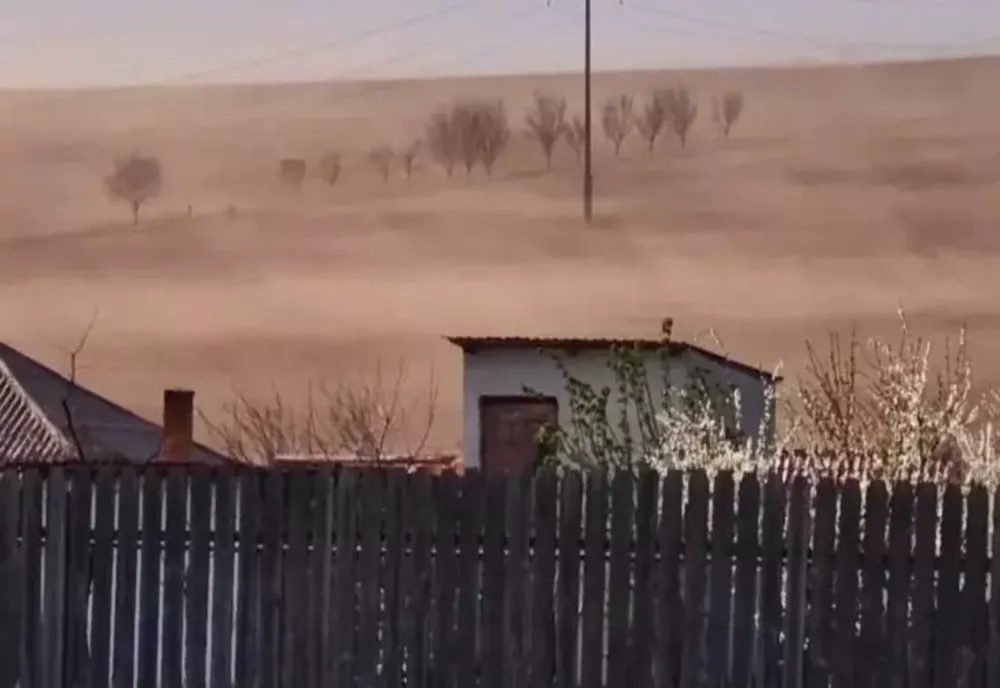 Furtuna sahariană face ravagii în România. Imagini incredibile din Iași (VIDEO)