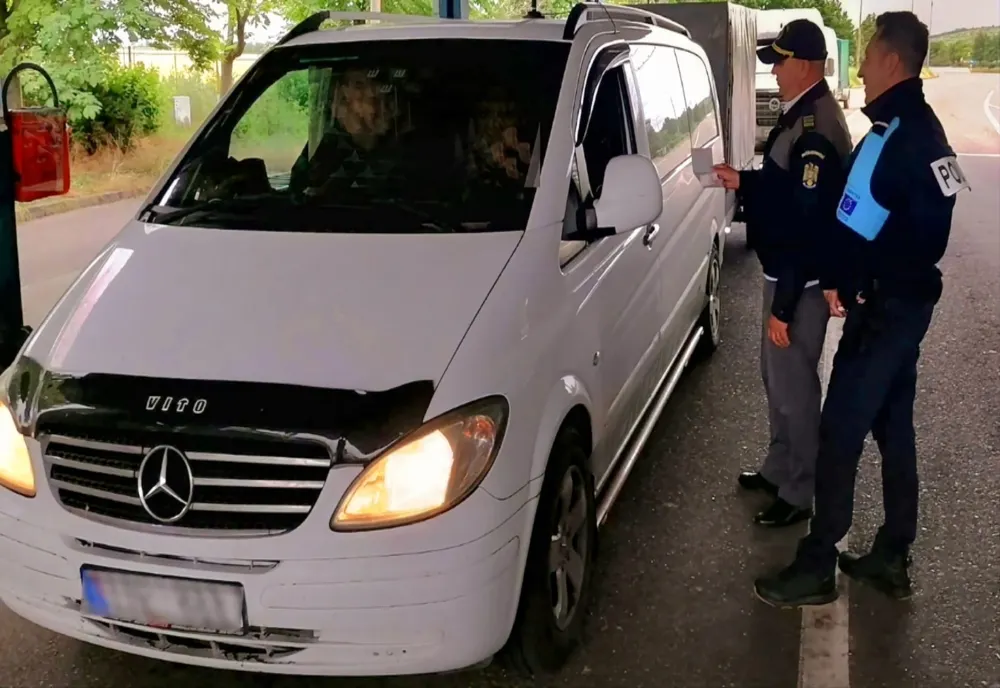 Aflat fără drept la volan, sancționat penal de polițiștii de frontieră hușeni