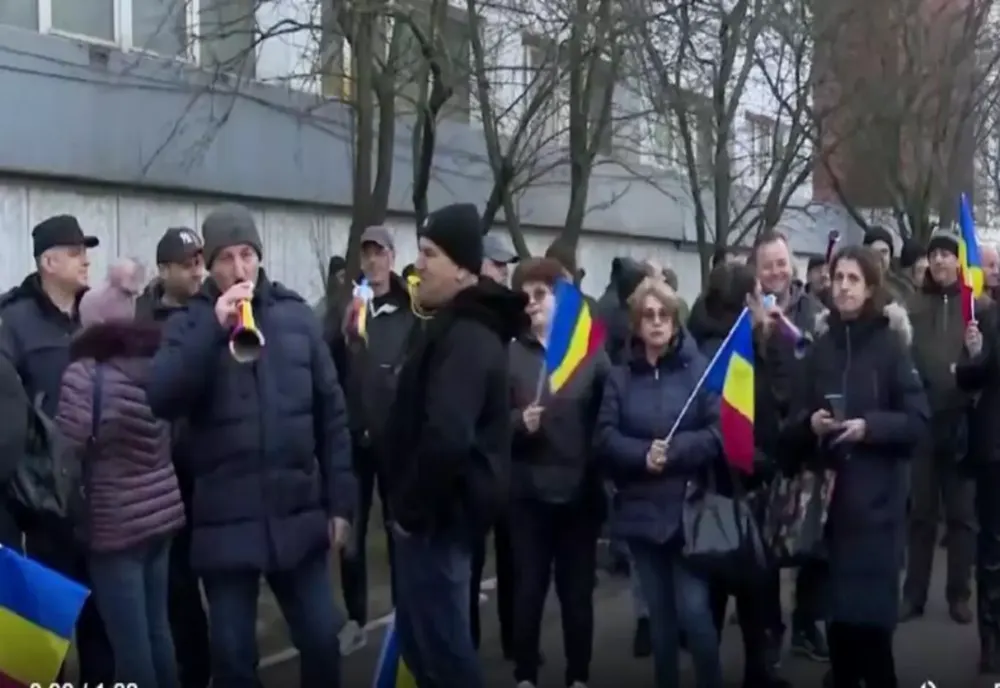 TRAFIC RESTRICȚIONAT ÎN CENTRUL CAPITALEI. 30.000 DE PERSOANE, NEMULȚUMITE DE ORDONANȚA ”TRENULEȚ”, SUNT AȘTEPTATE ÎN PIAȚA VICTORIEI 