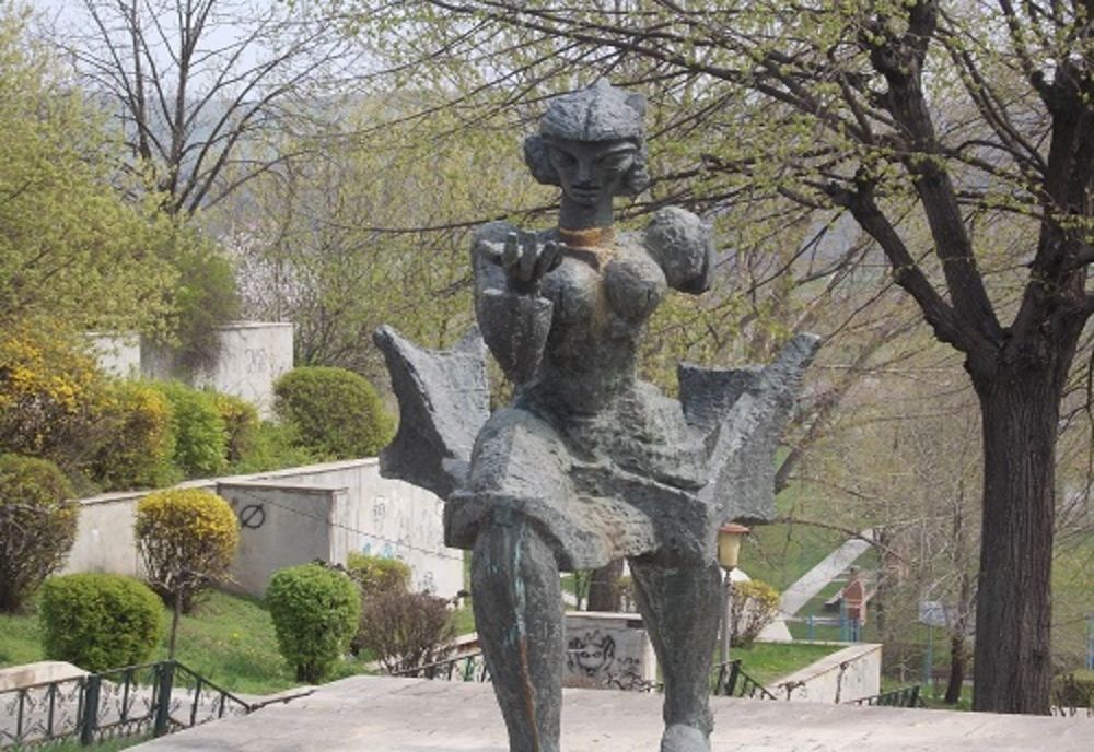 Primăria Vaslui investește în socluri pentru statui