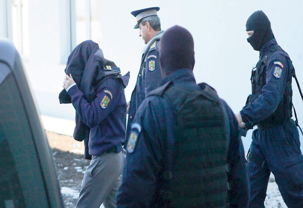 Percheziții la un post de poliție și la domiciliul unui agent din județul Vaslui, acuzat de luare de mită și șantaj!