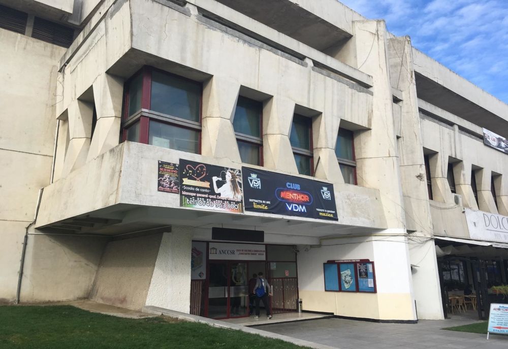 Vasluian ajuns în arest, după ce a amenințat agenții de pază de la un club cu o drujbă