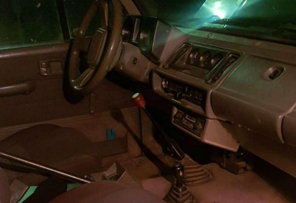 Prins la braconaj, beat la volanul unui autoturism neîmatriculat, fără a avea permis de conducere