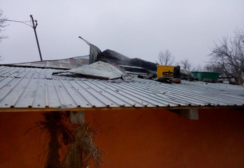 Incendiu la o casă din Bălteni din cauza unui coș de fum