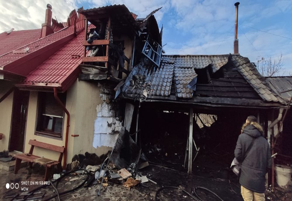 Casă cuprinsă de flăcări la ieșire din municipiul Vaslui - FOTO