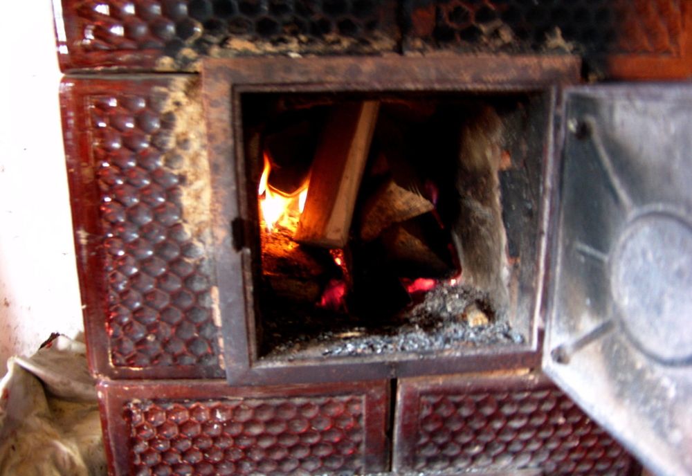 O mamă și doi copii din comuna Ciocani, intoxicați cu monoxid de carbon!