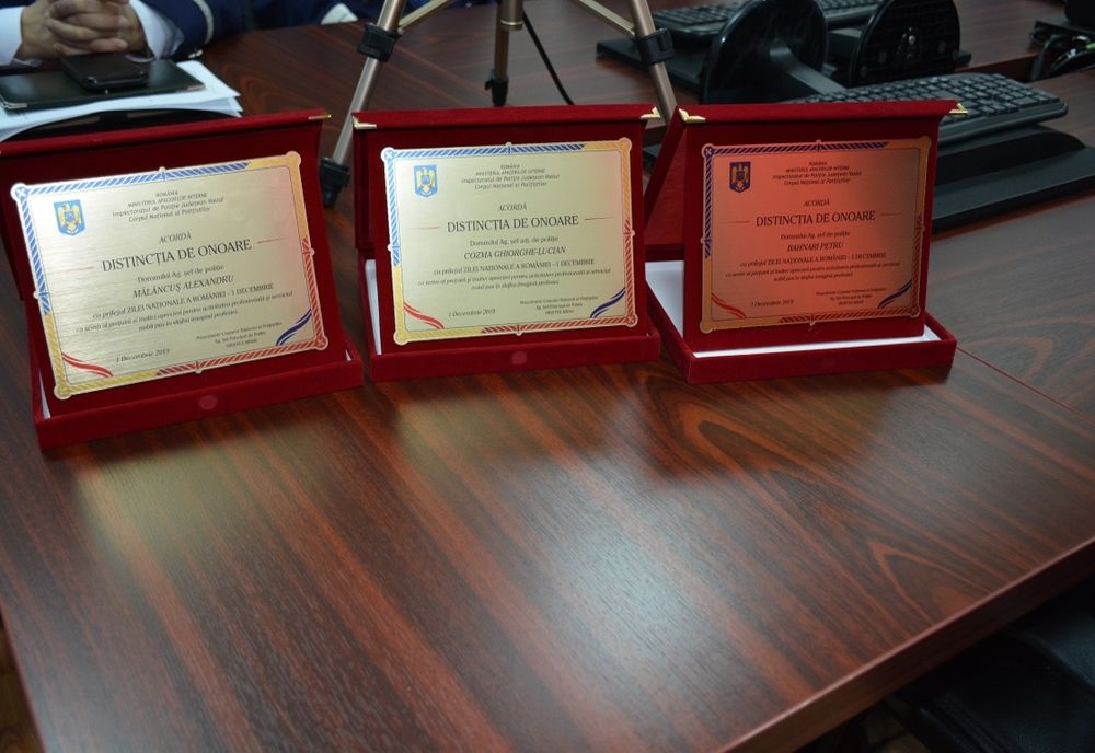 17 polițiști vasluieni, înaintați în grad de Ziua Națională a României